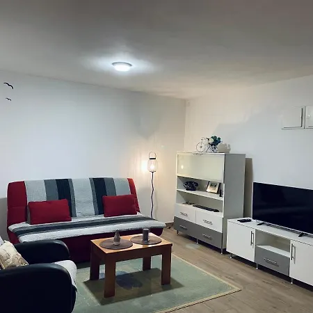 Vikendica Mir Holiday home *